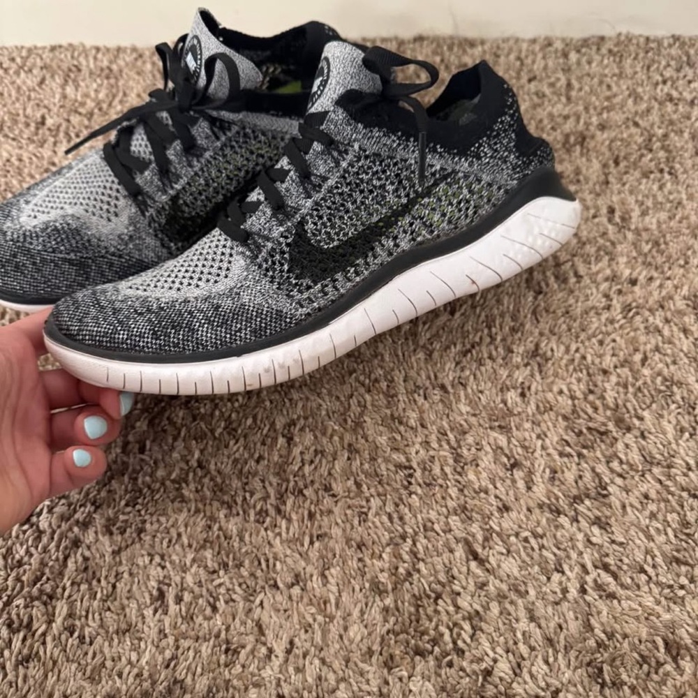 Nike Black and White Knit Sneakers - Picture 3 of 3